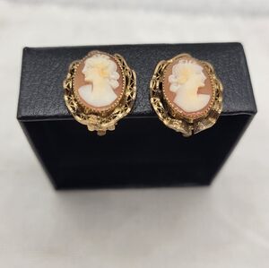 RARE FIND Elegant Gold Cameo Earrings (HENRY GRIFFITH )